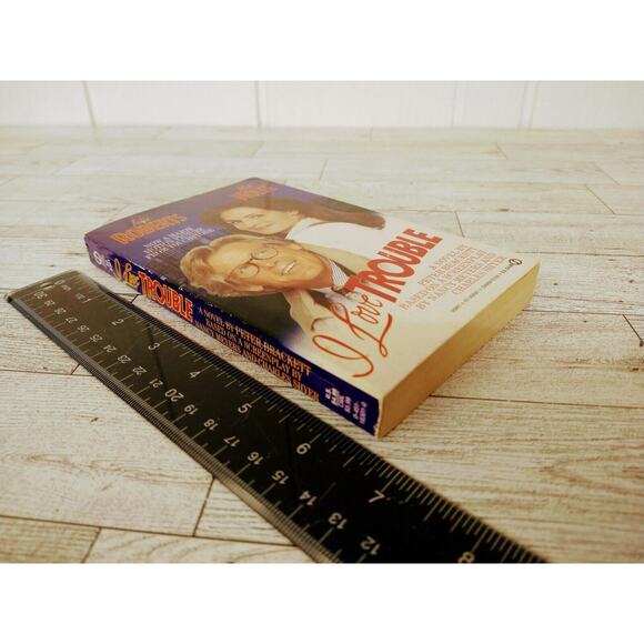 I Love Trouble (Movie Tie-In Cover) Peter Brackett - 1994 1st Printing PB Signet - Picture 5 of 11